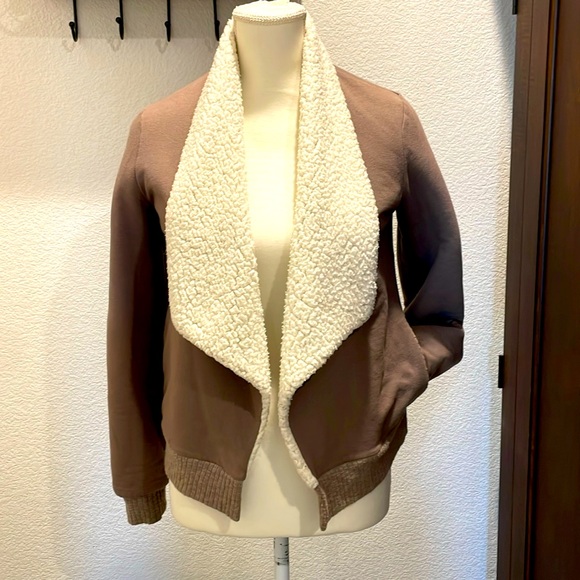 Splendid Jackets & Blazers - Splendid 95% cotton jacket withh faux Sherpa lining. So soft! Nice taupe. GUC!